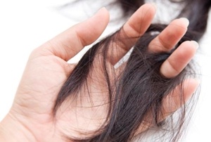 Penyebab Kerontokan Rambut dan Solusi Pencegahannya