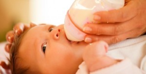 Hubungan Antara Menyusui dengan Penggunaan Susu Formula Pada Bayi